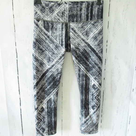 lululemon athletica Pants - Lululemon Wunder Under Crop Capri Leggings Pants